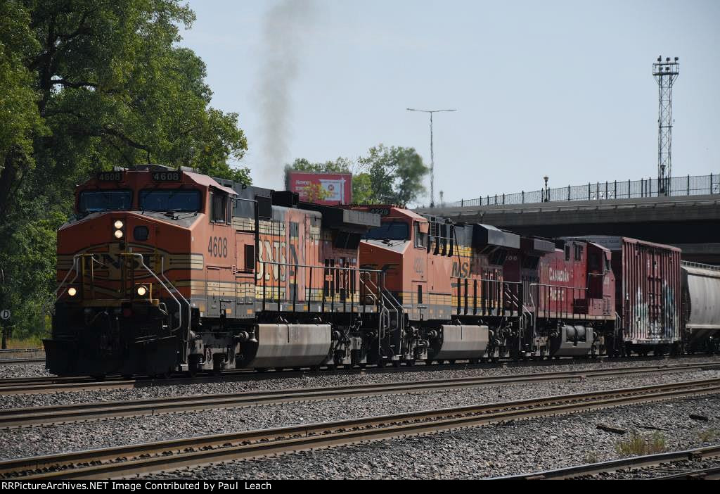 Westbound manifest throttles up